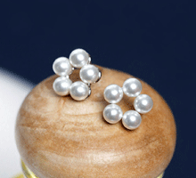 Morning pearl earring