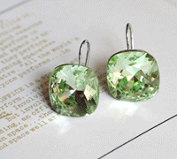 Green fashion earring